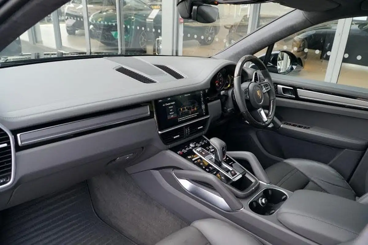 2019-porsche-cayenne-40-v8-turbo-coupe-big-24