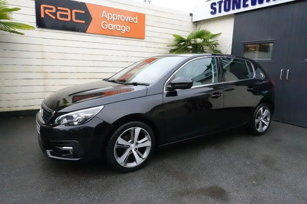 2019-peugeot-308-12-puretech-allure-110bhp-big-12