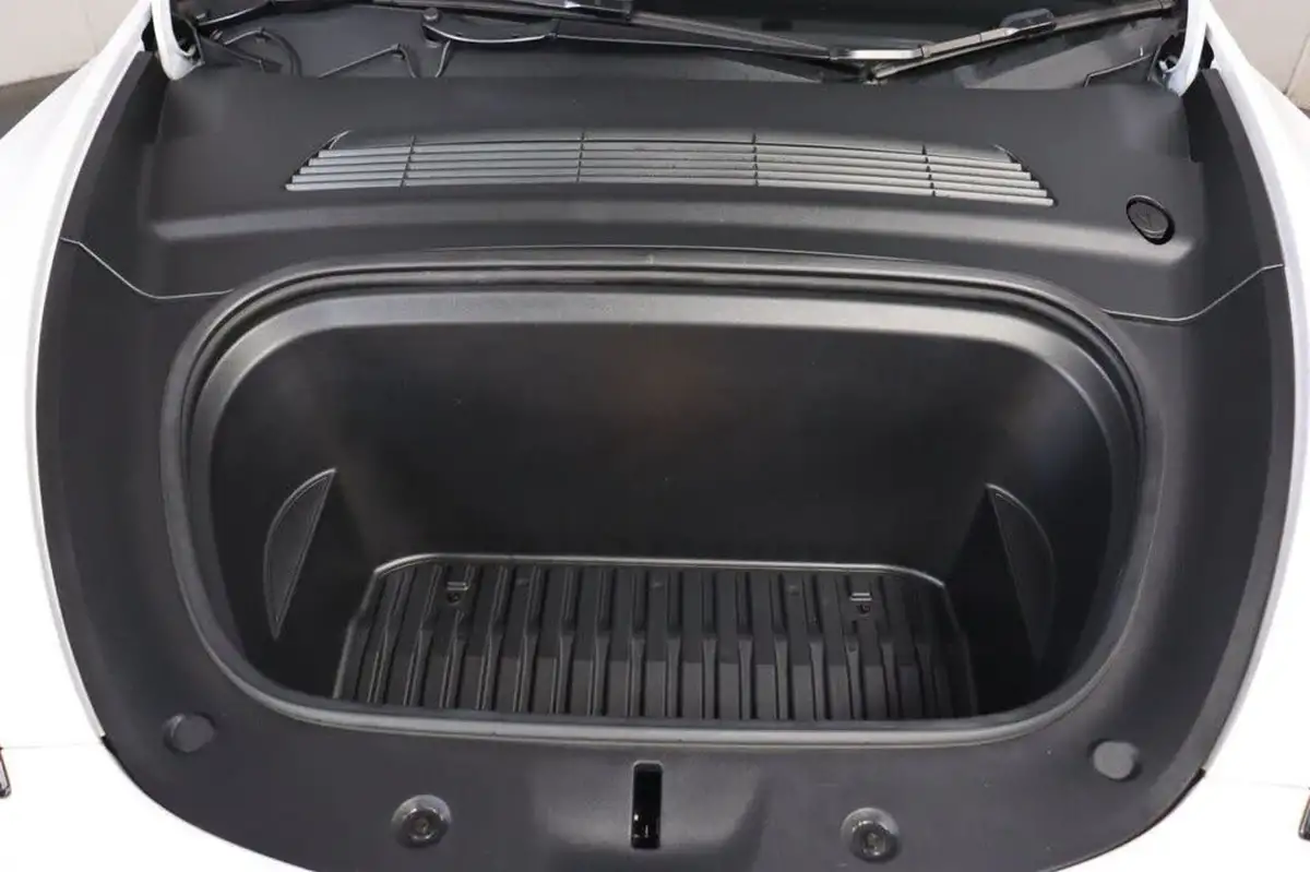 2023-tesla-model-y-e-rwd-big-9
