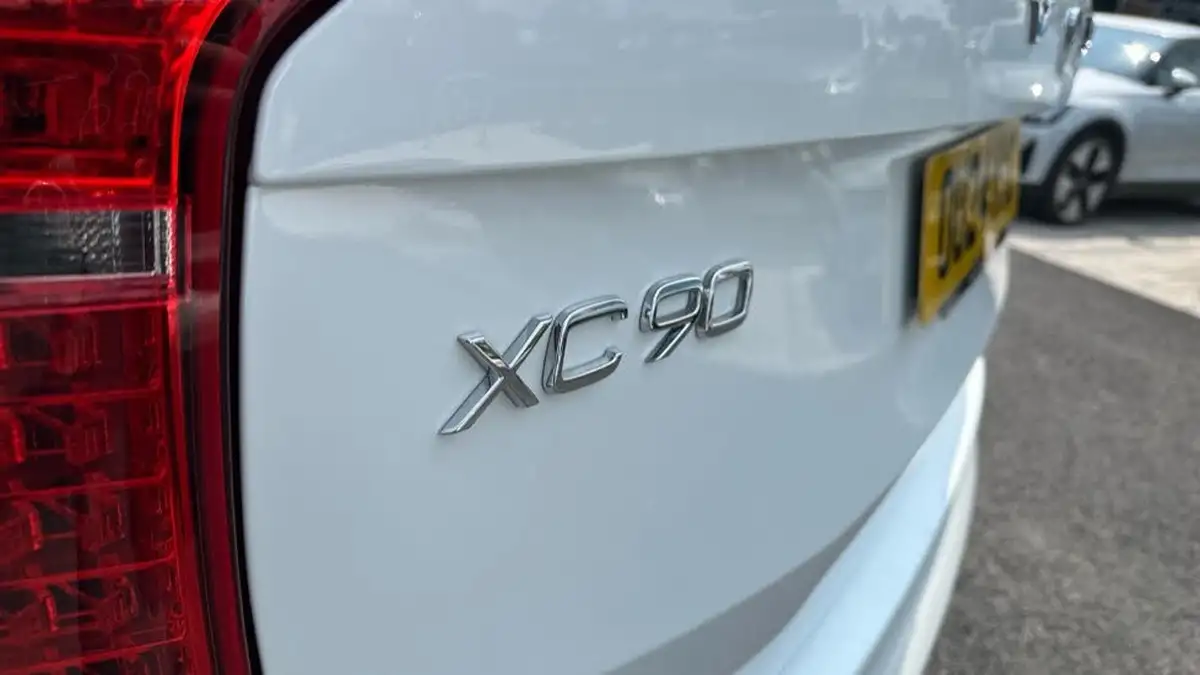 2024-volvo-xc90-20-t8-ultra-dark-big-20
