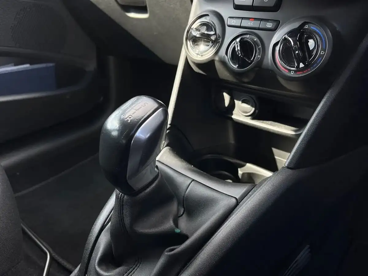 2019-peugeot-208-12-puretech-signature-big-19
