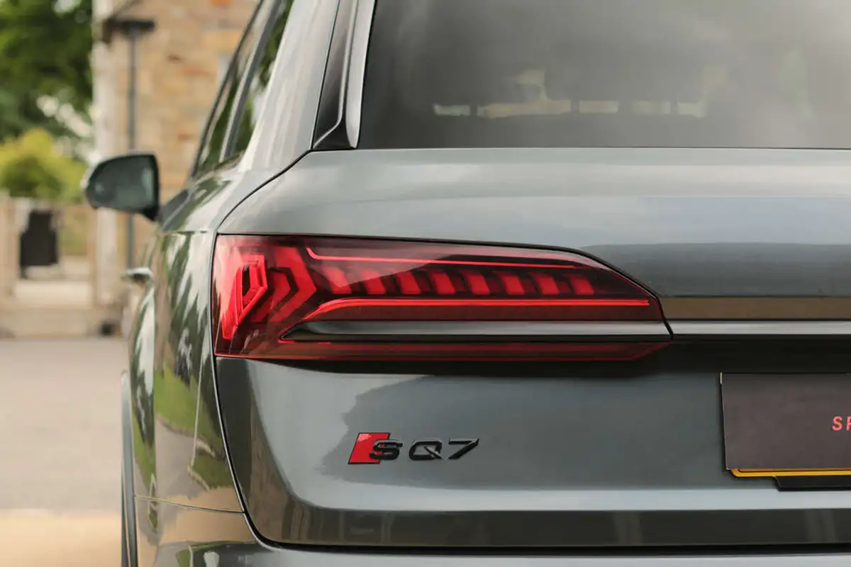 2022-audi-sq7-40-tfsi-black-edition-big-31