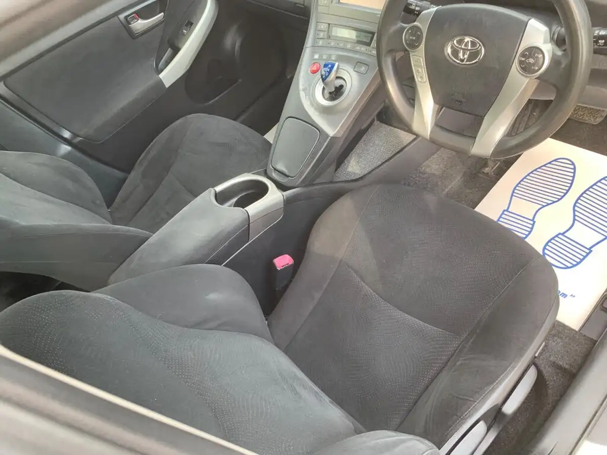 2012-toyota-prius-18-vvt-i-t3-1798cc-big-20