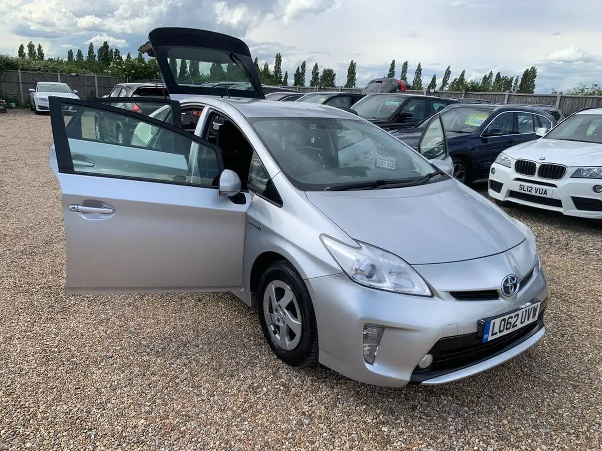 2012-toyota-prius-18-vvt-i-t3-1798cc-big-44