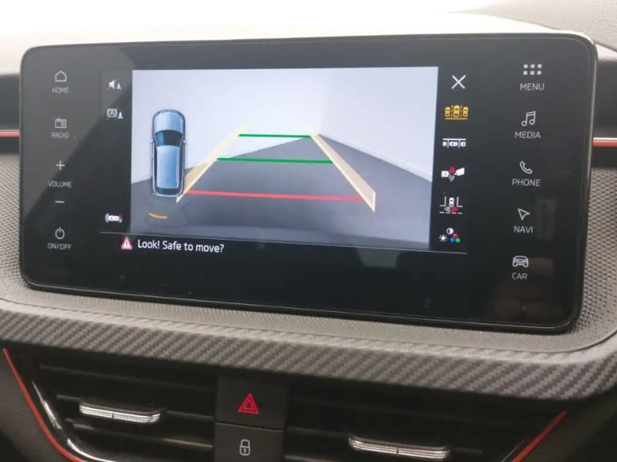 2024-skoda-kamiq-10-tsi-monte-carlo-116ps-dsg-big-18
