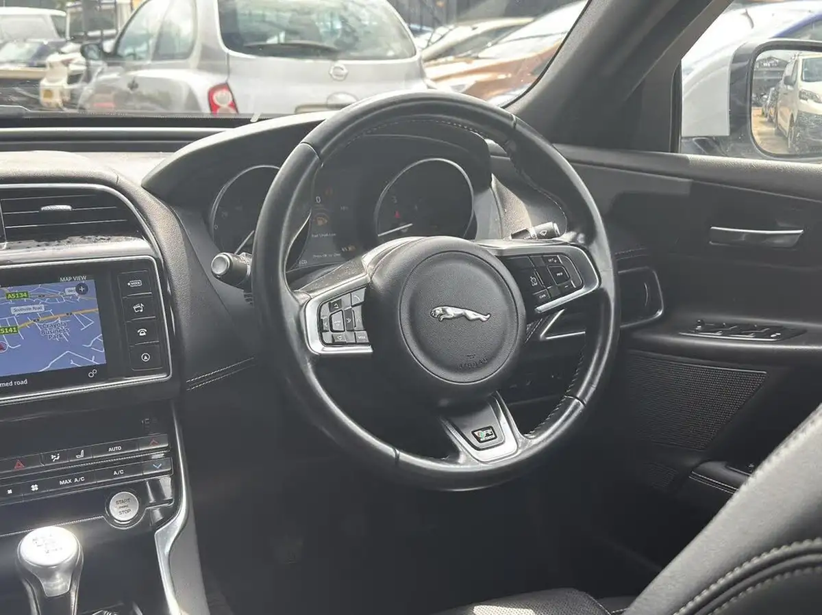 2017-jaguar-xe-20d-r-sport-180ps-1999cc-big-40
