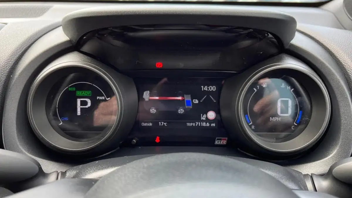 2022-toyota-yaris-15-vvt-i-gr-sport-big-8