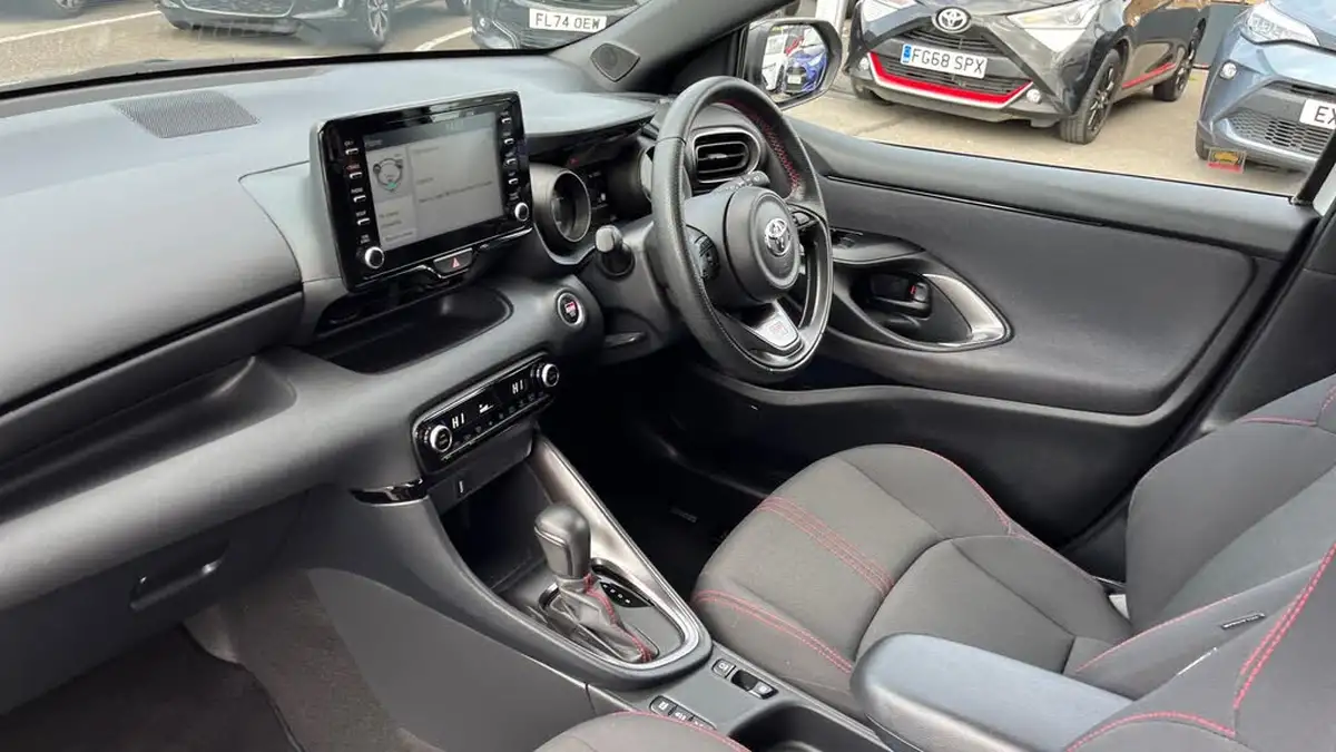 2022-toyota-yaris-15-vvt-i-gr-sport-big-32