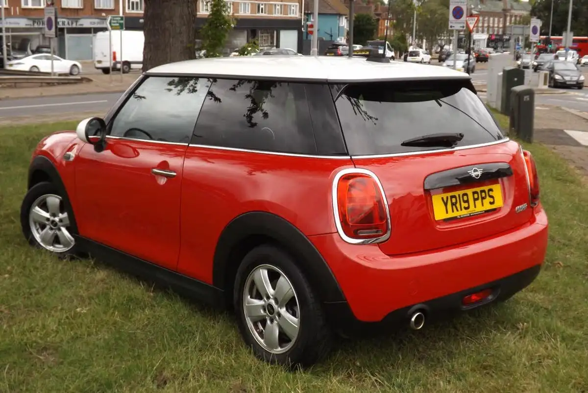 2019-mini-cooper-15-cooper-classic-hatchback-3d-auto-big-3