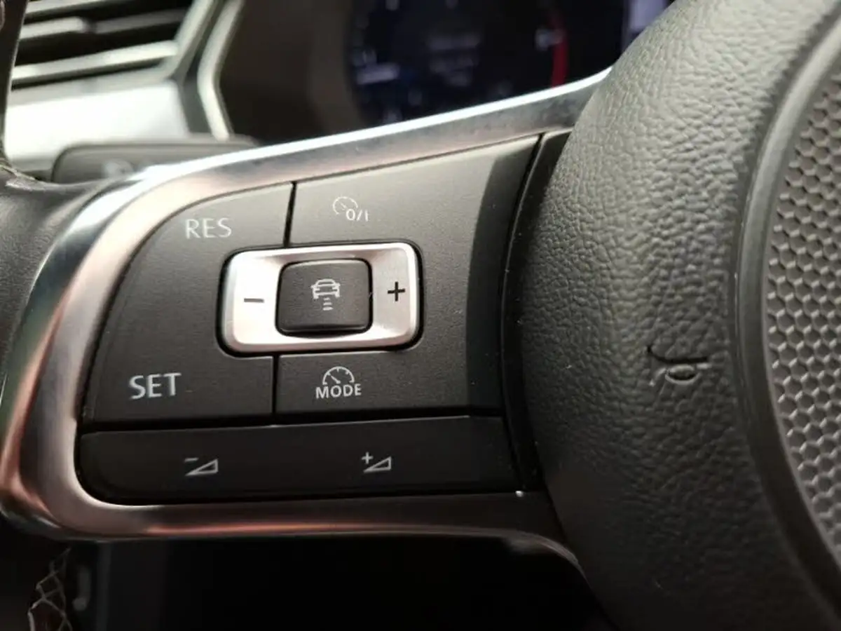 2017-volkswagen-passat-20tdi-r-line-150ps-ss-saloon-4d-dsg-big-17