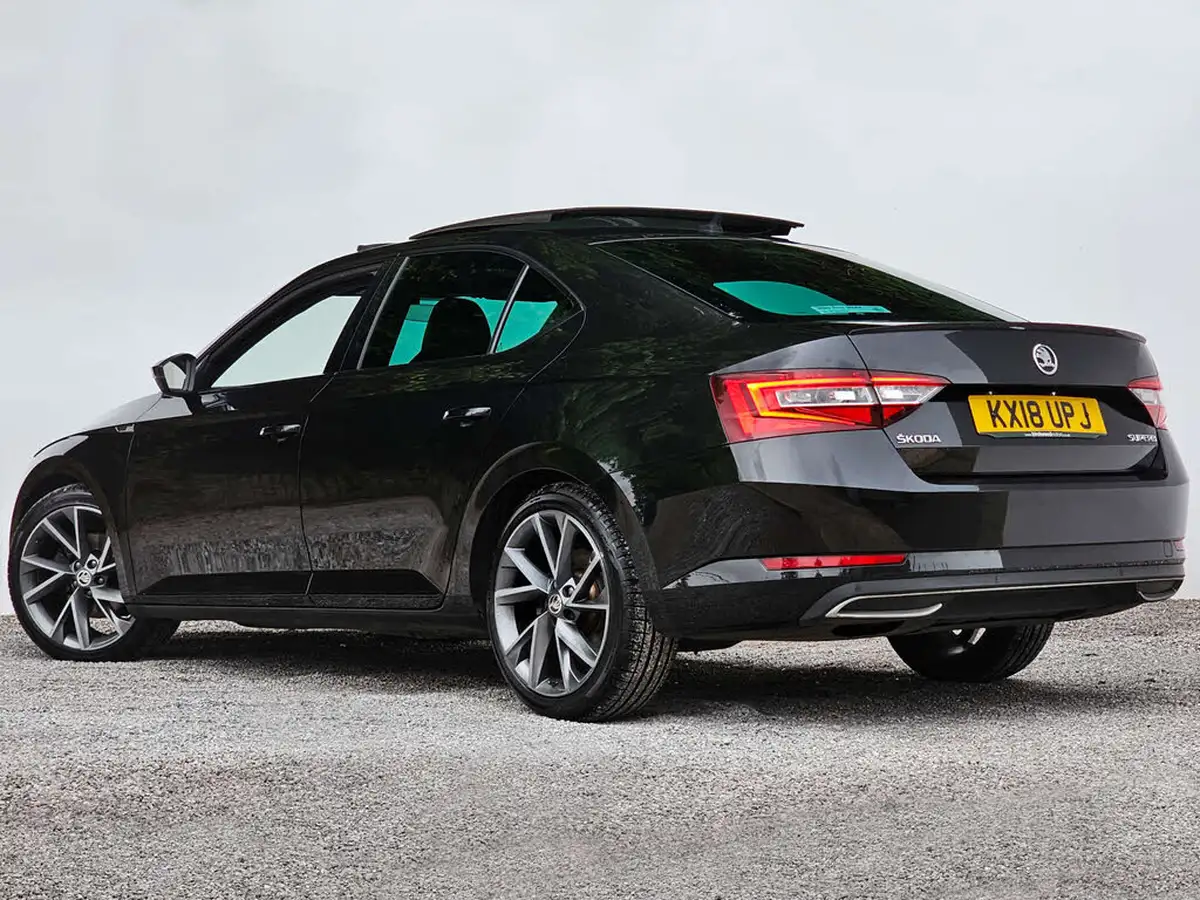 2018-skoda-superb-20tdi-scr-sportline-150ps-hatchback-big-1