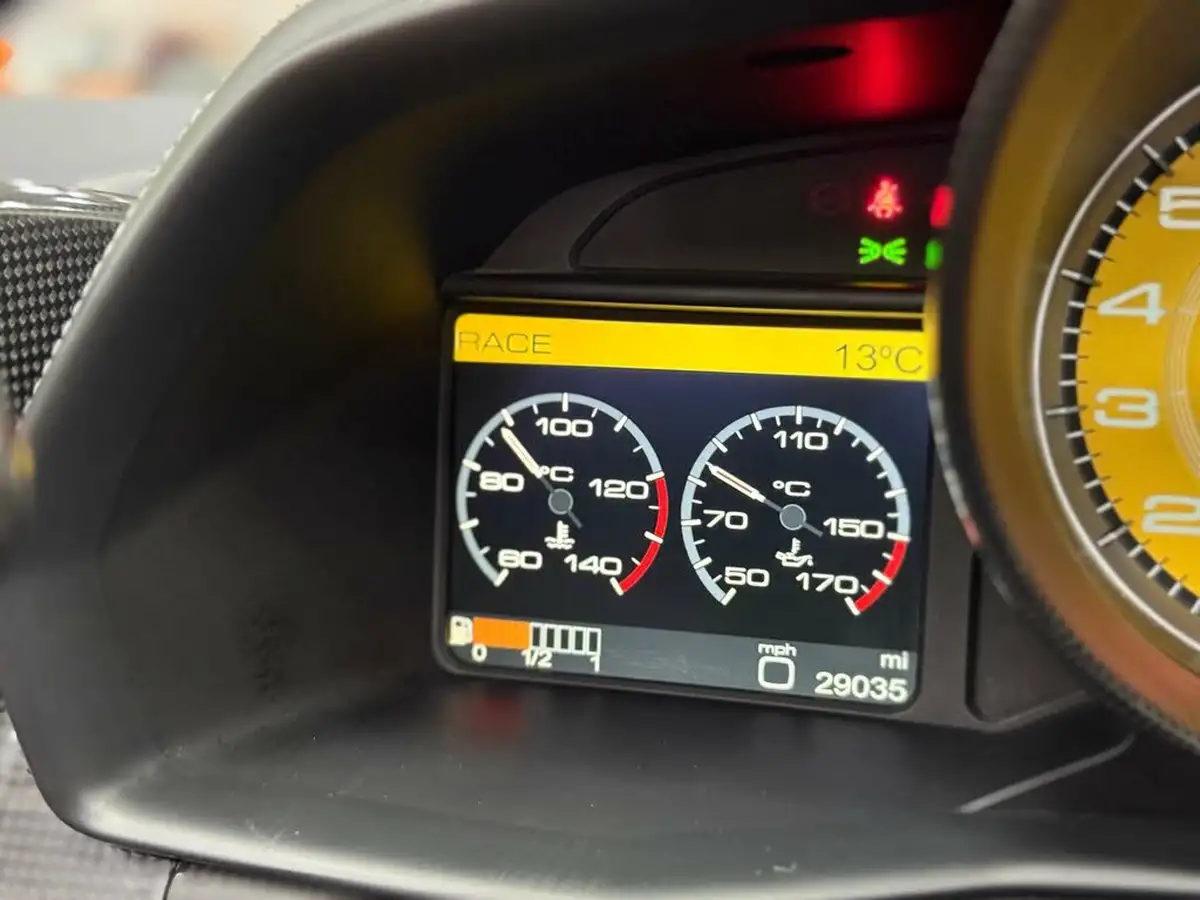 2012-ferrari-458-45-spider-big-29