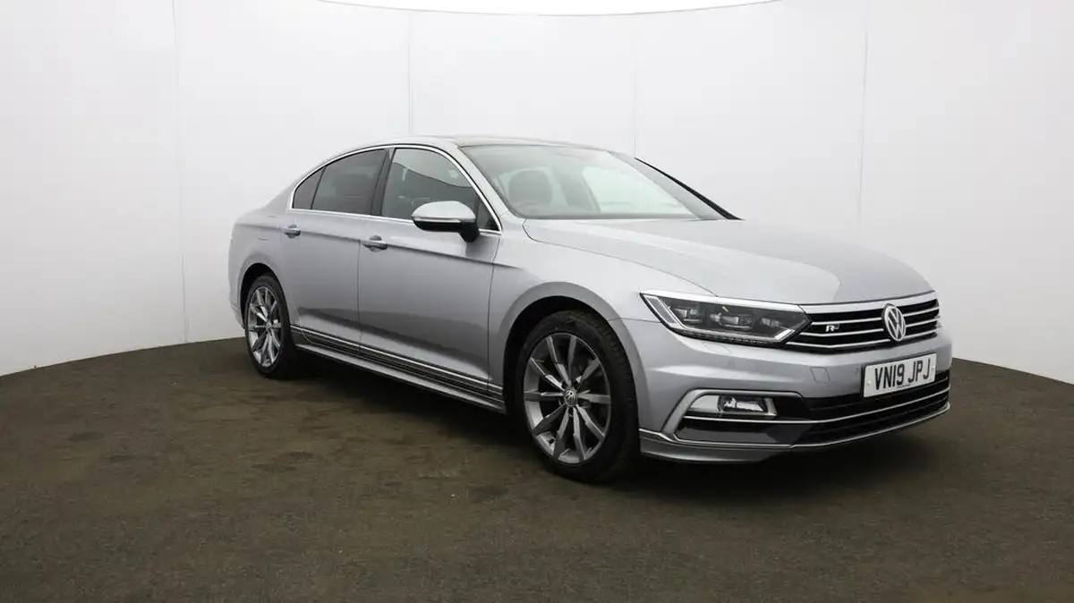 2019-volkswagen-passat-20tdi-r-line-150ps-scr-saloon-4d-big-39