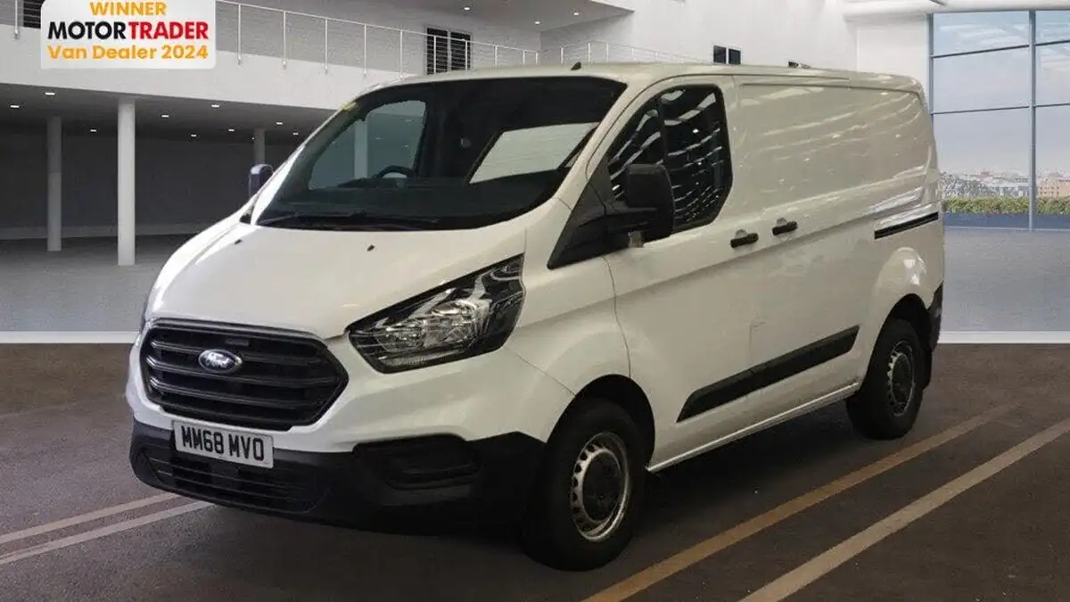 2018-ford-transit-custom-20tdci-300-l1h1-105pseu6-panel-van-big-0