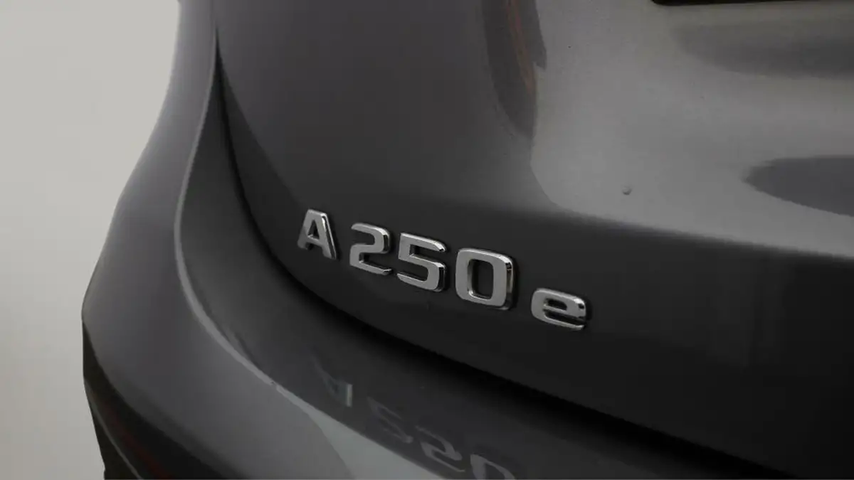 2021-mercedes-benz-a-class-13-a250e-amg-line-executive-hatchback-5d-big-21