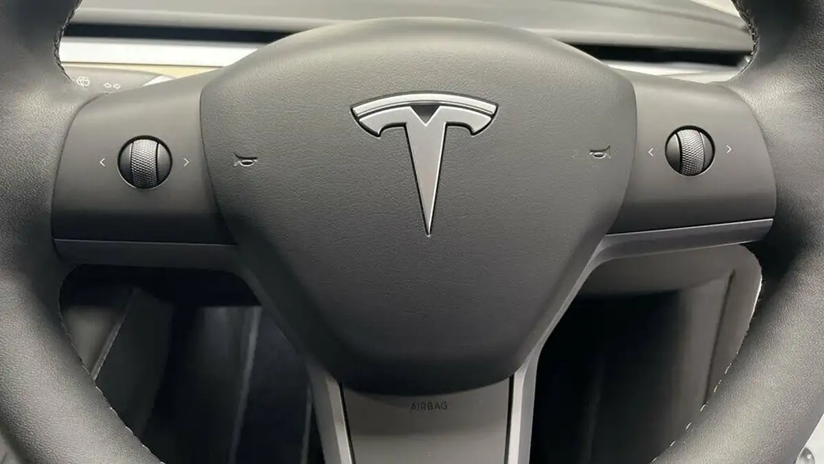 2022-tesla-model-y-e-long-range-big-21