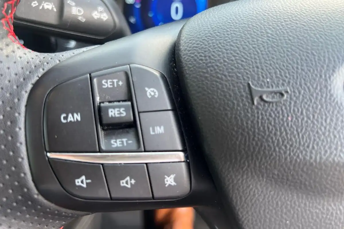 2022-ford-focus-10t-st-line-vignale-125ps-hatchback-big-13
