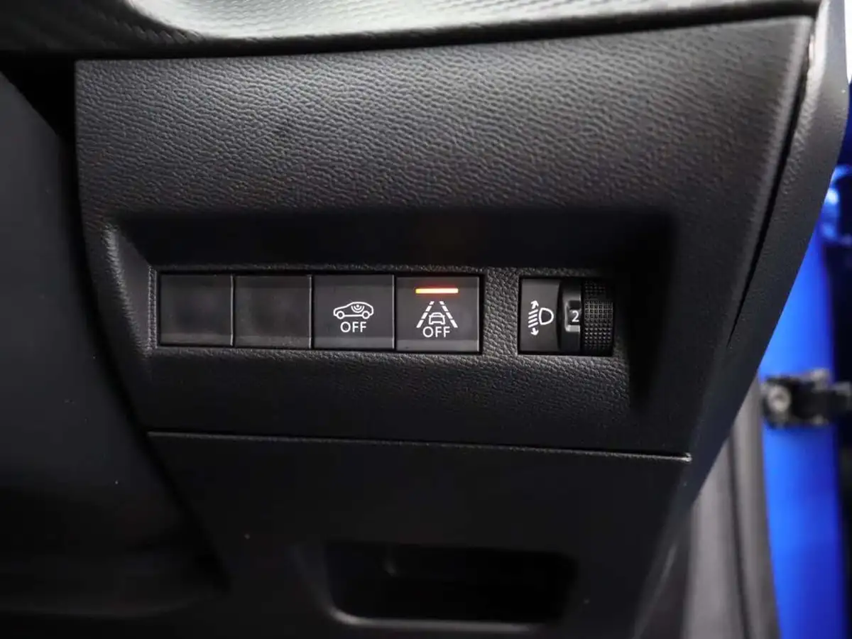 2023-peugeot-208-12-puretech-allure-premium-130ps-eat8-big-35