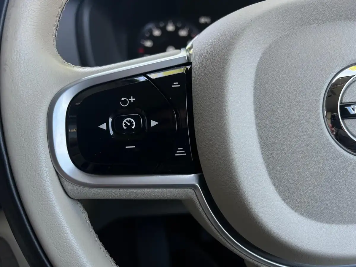 2021-volvo-xc90-20-t8-inscription-390bhp-big-22