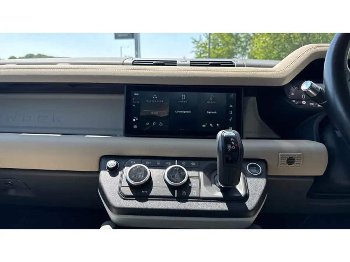 2021-land-rover-110-defender-30-d250-first-edition-big-13