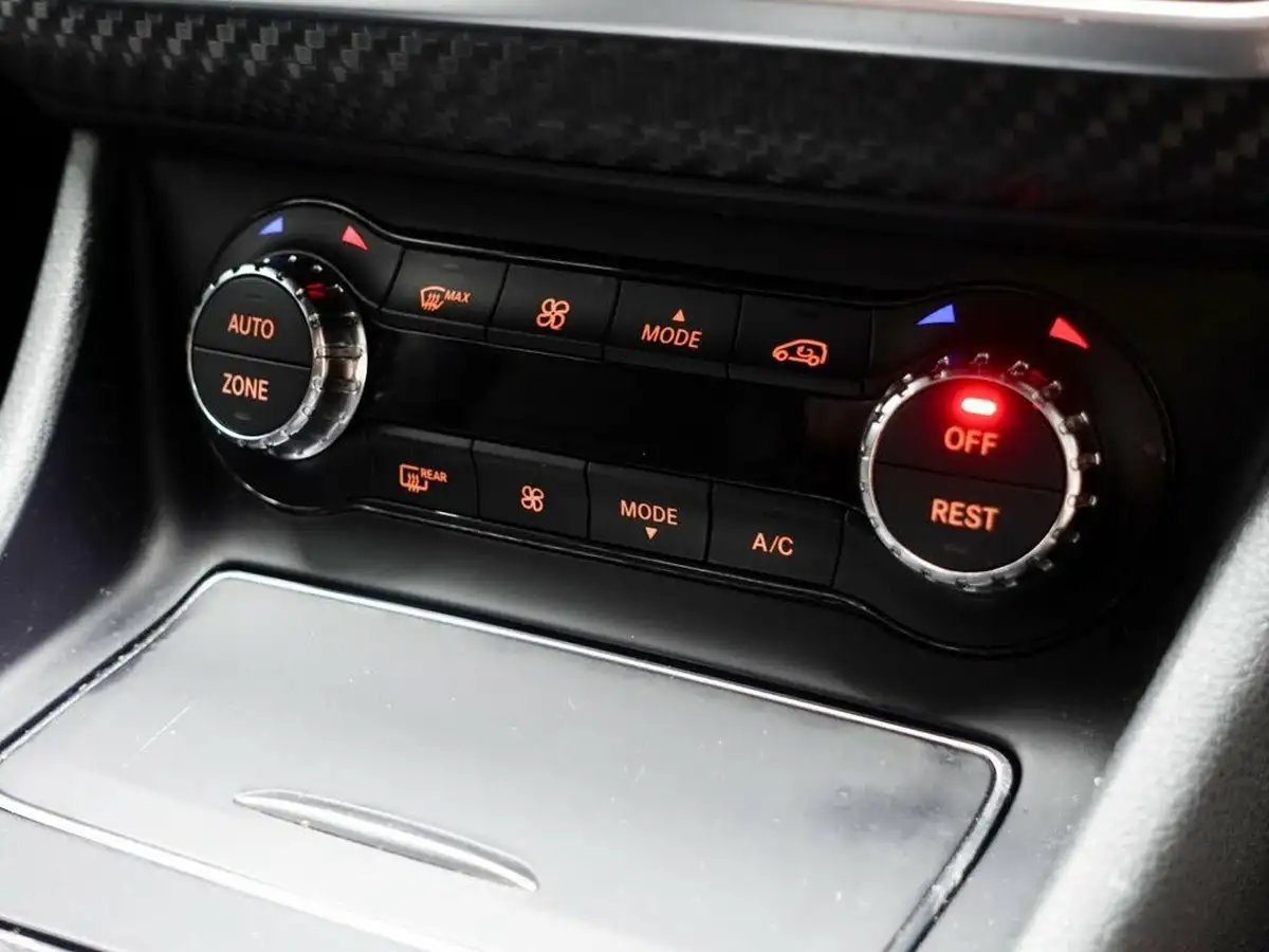 2016-mercedes-benz-a-class-21d-a200d-amg-line-136ps-ss-7g-dct-big-40