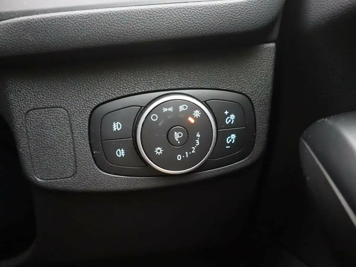 2020-ford-focus-15-st-line-x-hatchback-big-28