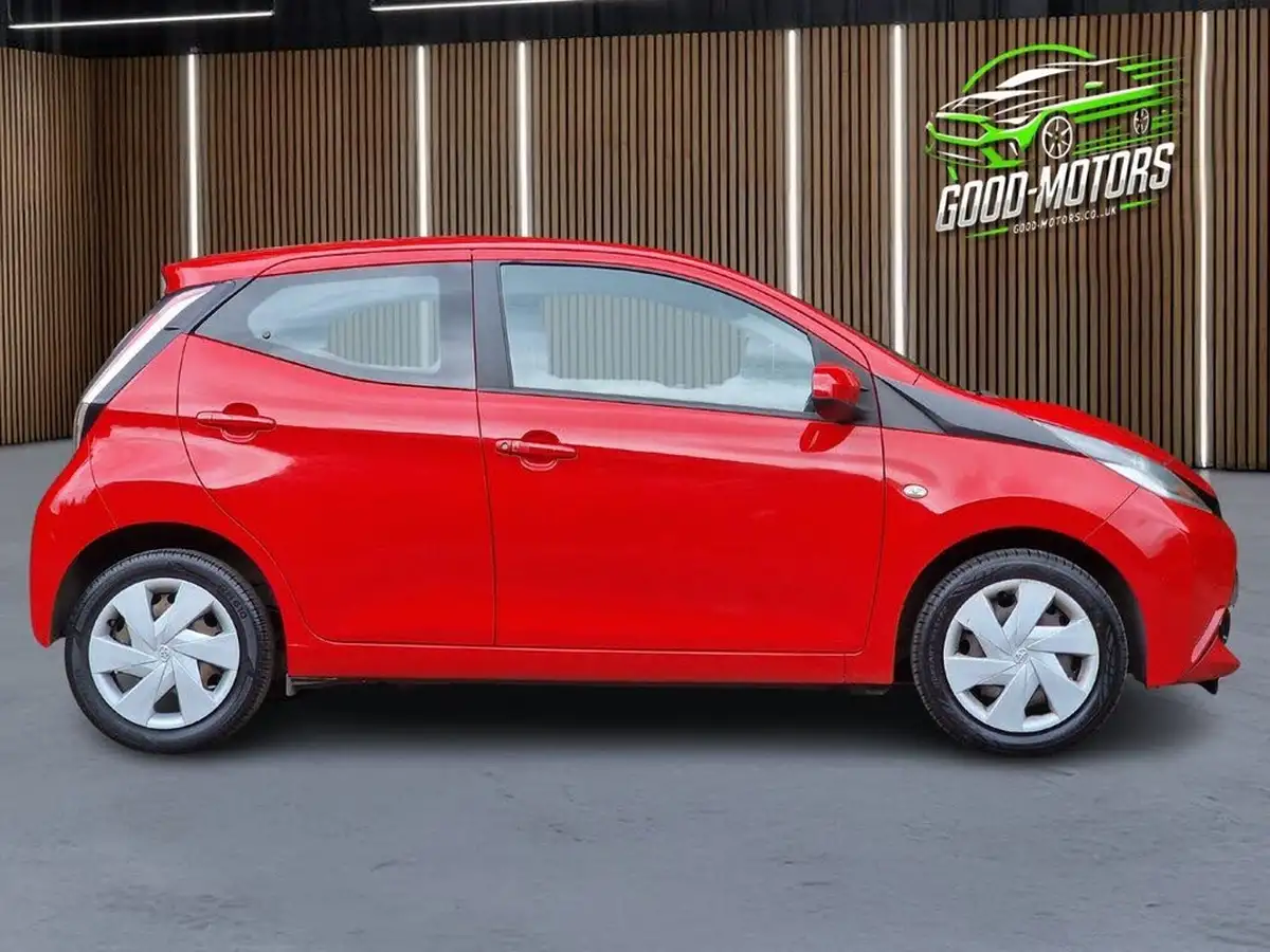 2015-toyota-aygo-10-vvt-i-x-play-5d-big-10