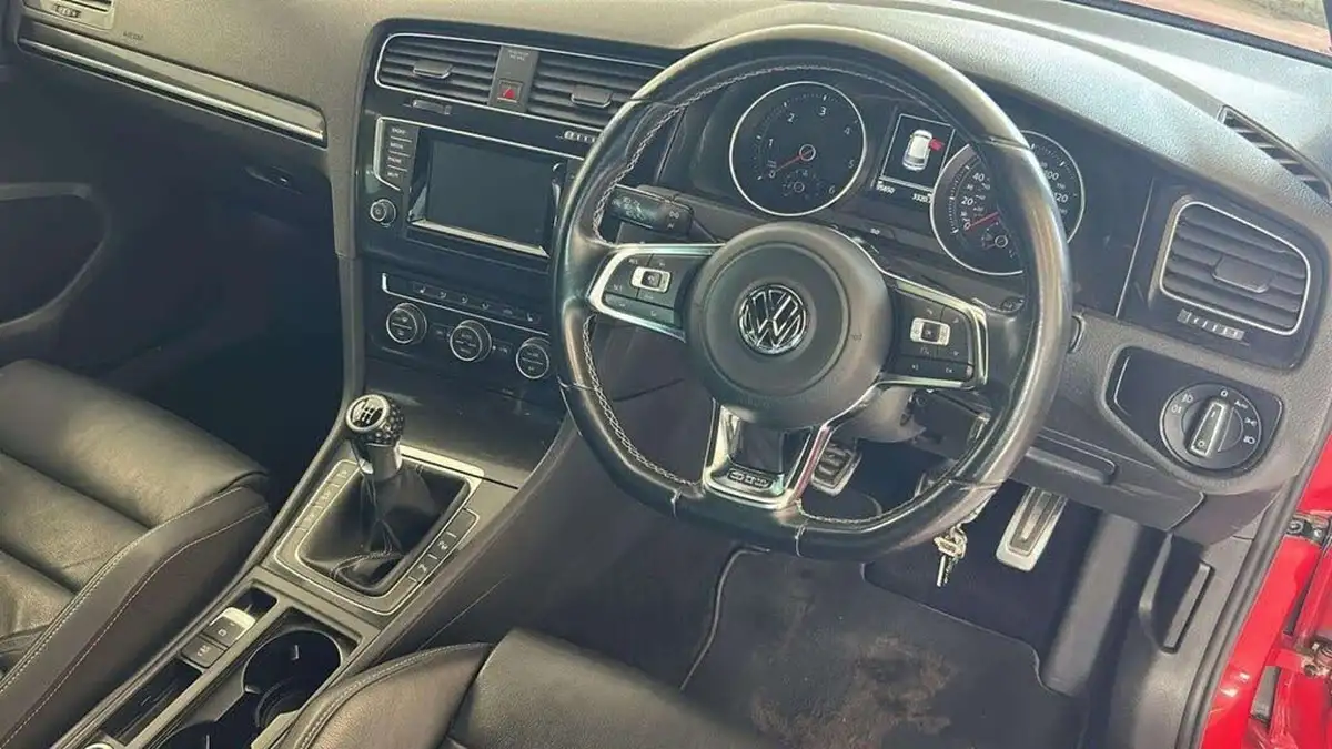 2014-volkswagen-golf-20tdi-gtd-bmt-5d-big-35