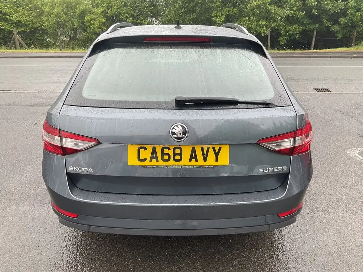 2018-skoda-superb-16tdi-s-ss-estate-big-5