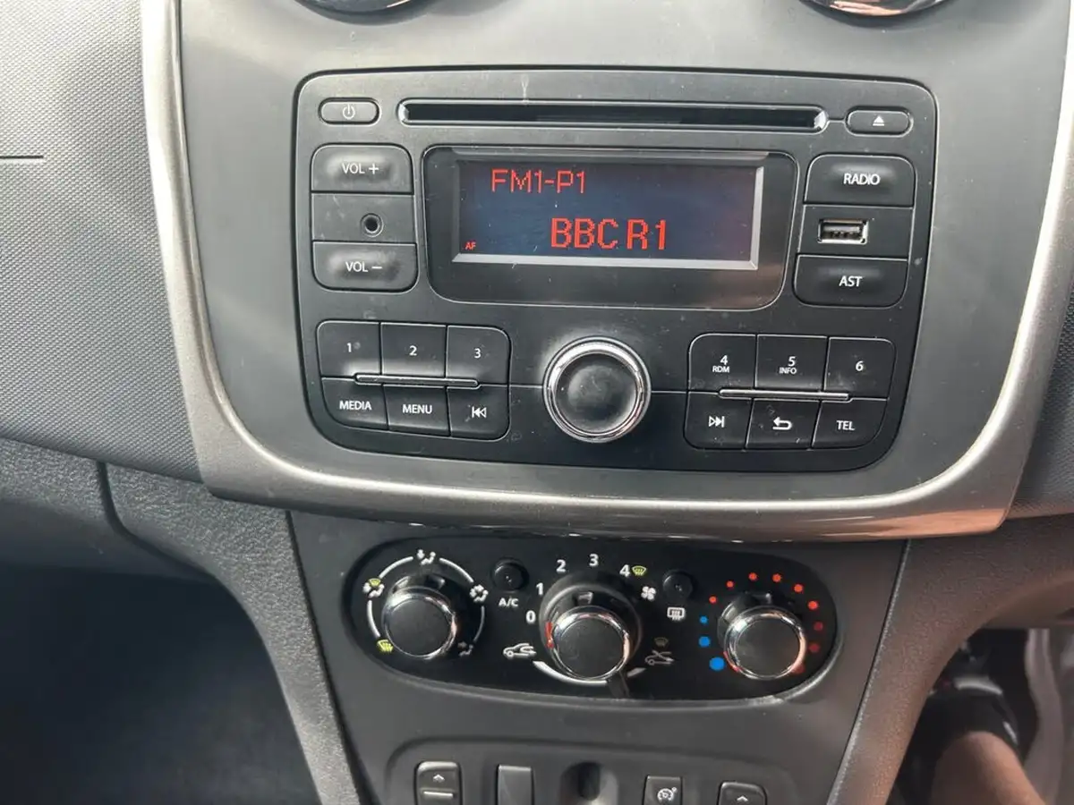 2016-dacia-logan-mcv-09-tce-laureate-big-14