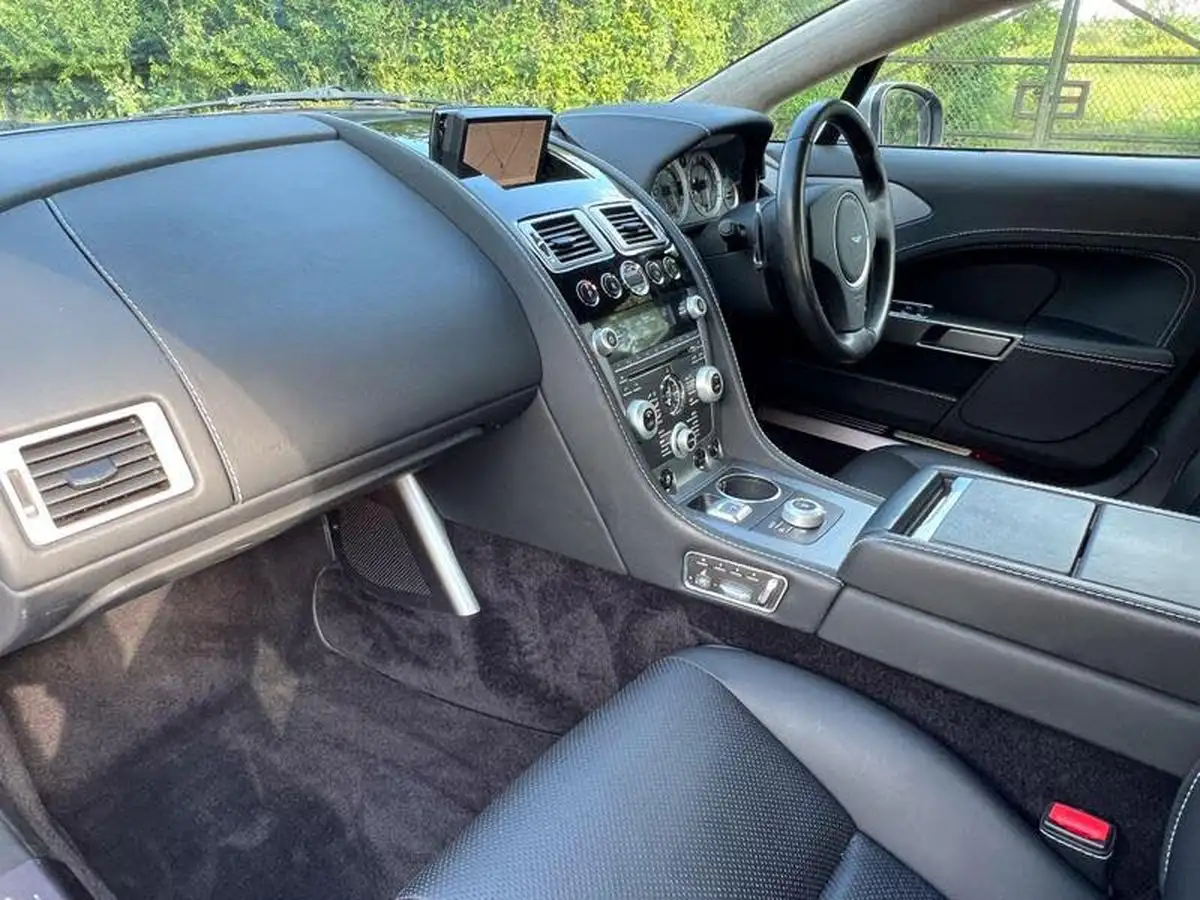 2011-aston-martin-rapide-s-v12-60-big-12