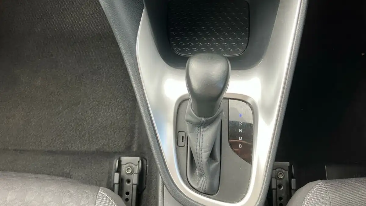 2021-toyota-yaris-15-vvt-i-design-big-25