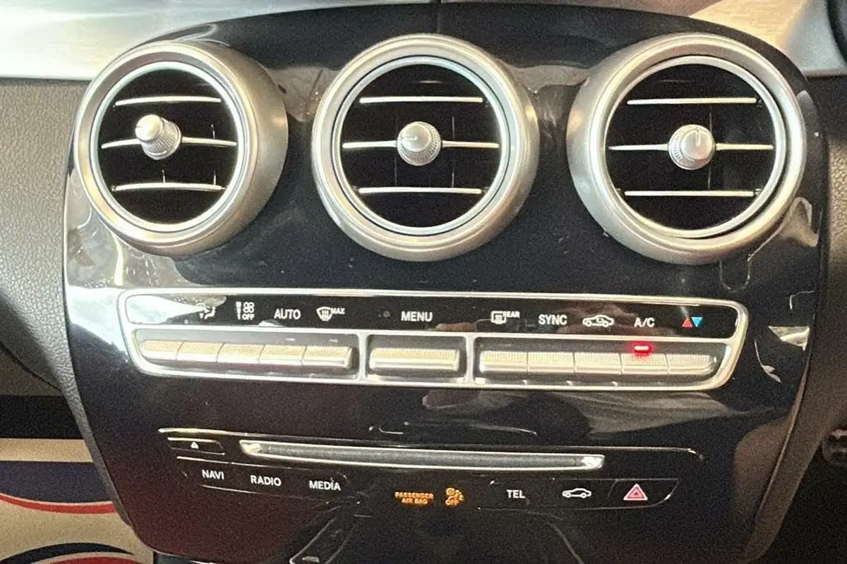 2015-mercedes-benz-c-class-21cdi-c220-amg-line-ss-estate-5d-big-28