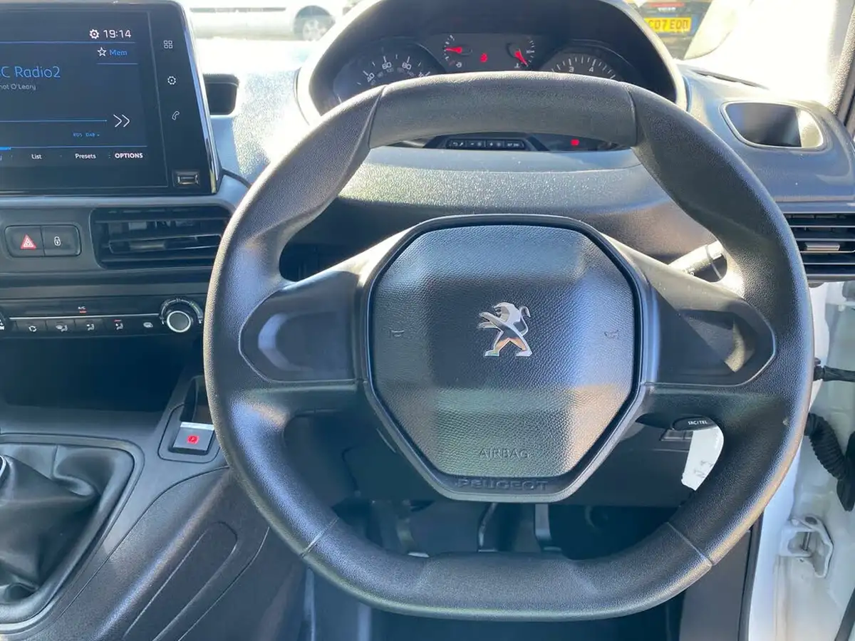 2021-peugeot-partner-15-bluehdi-1000-professional-100ps-eu6dt-panel-big-35