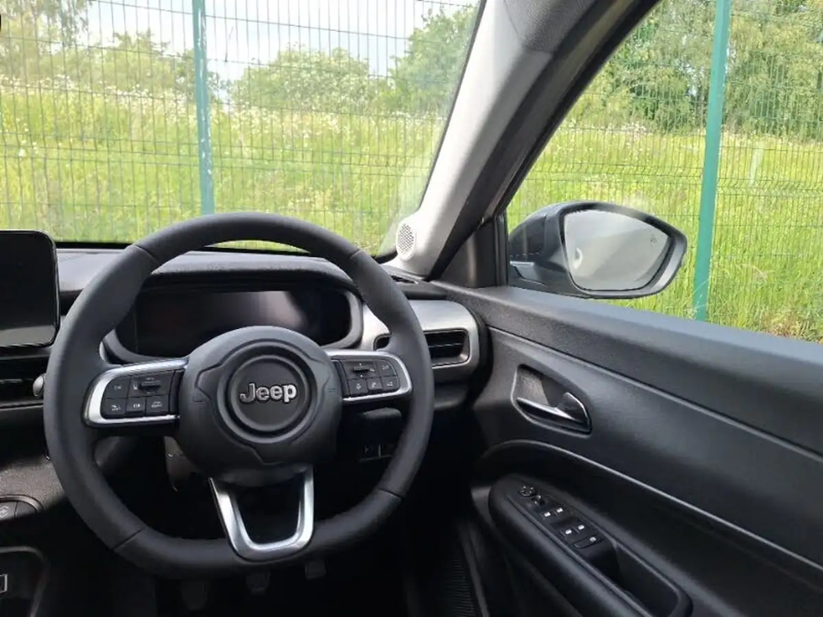 2025-jeep-avenger-12-gse-summit-big-6