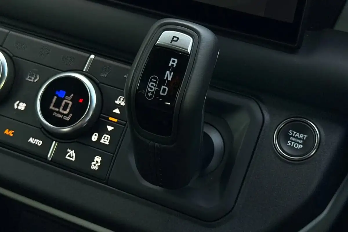 2024-land-rover-110-defender-30-d300-x-dynamic-hse-big-13