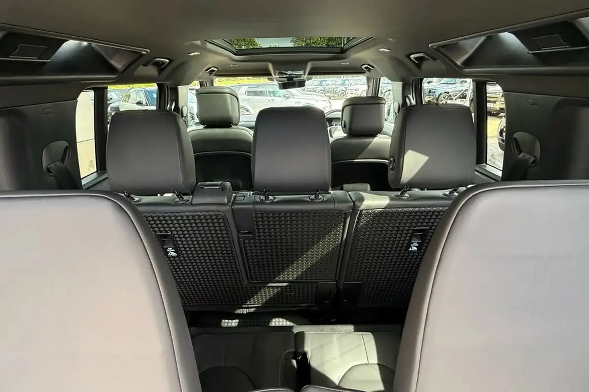 2024-land-rover-110-defender-30-d300-x-dynamic-hse-big-37