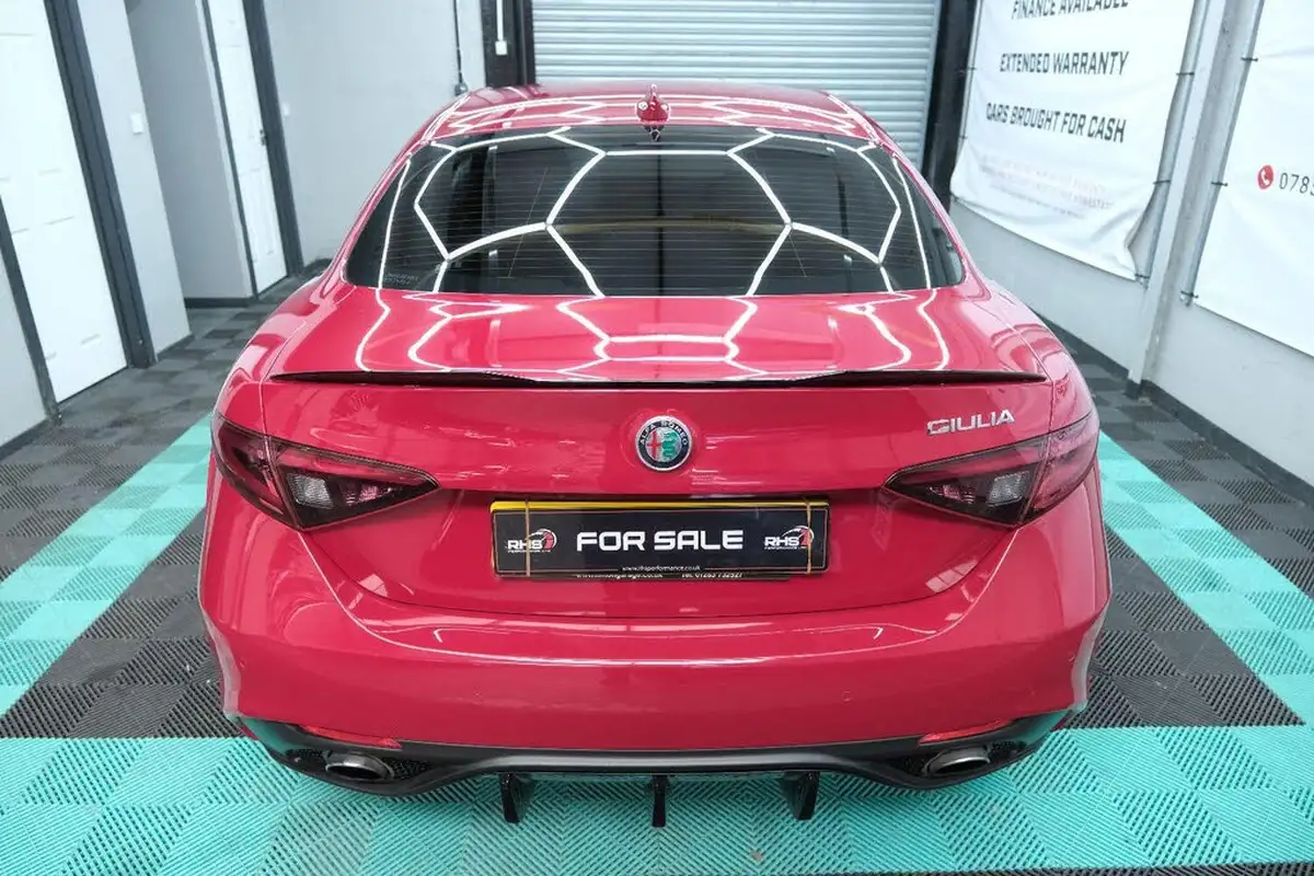 2017-alfa-romeo-giulia-20-veloce-big-12