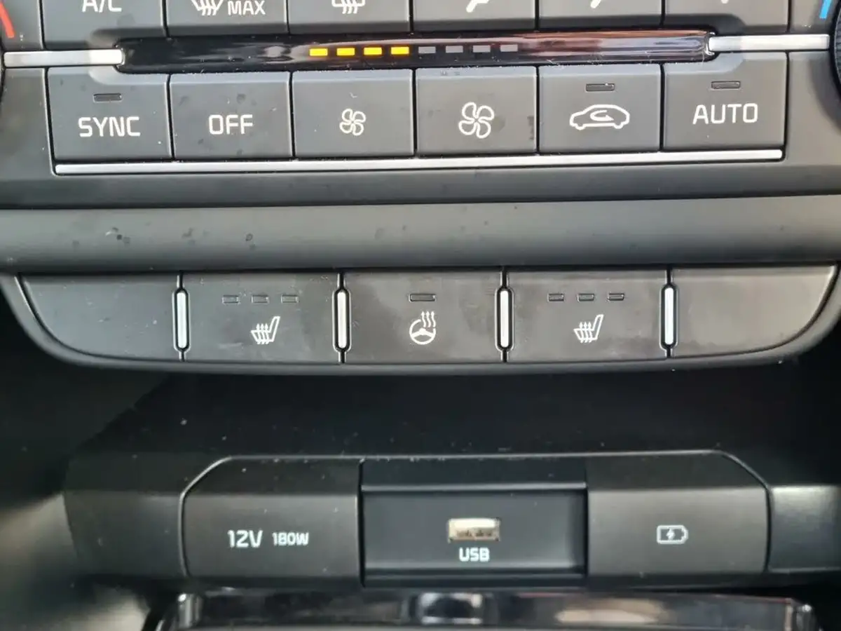 2022-kia-ceed-15-t-gdi-gt-line-big-26