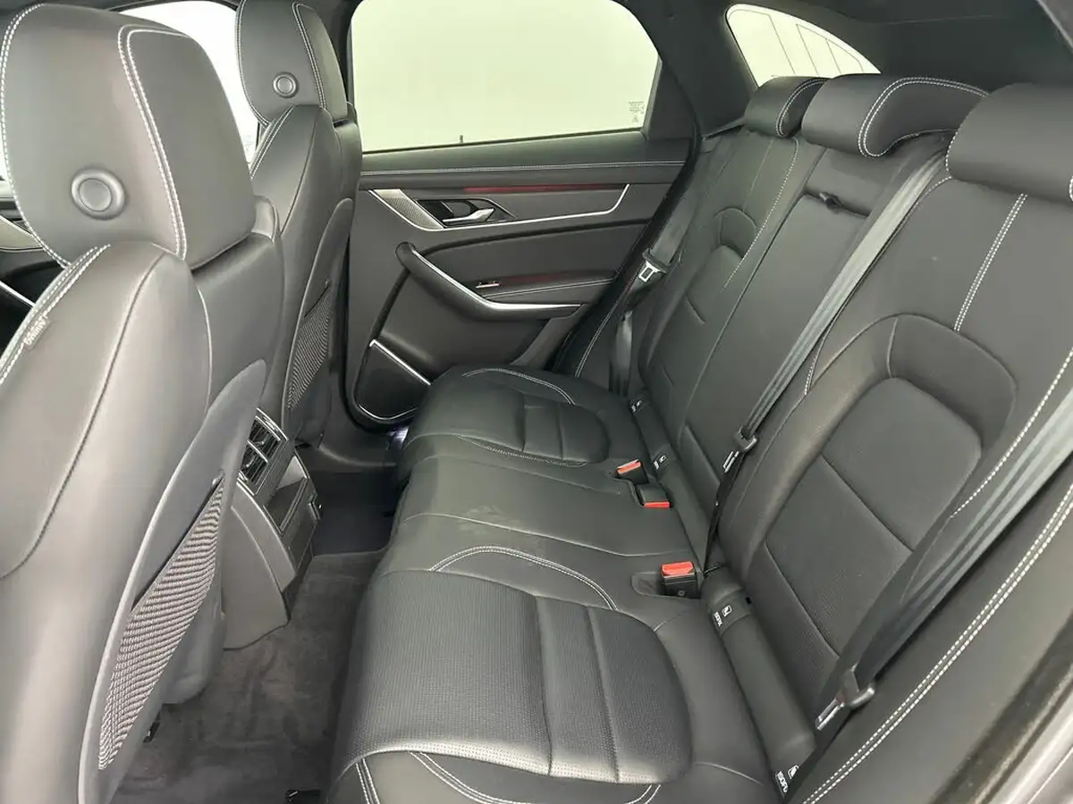 2022-jaguar-f-pace-20-d200-r-dynamic-black-big-26