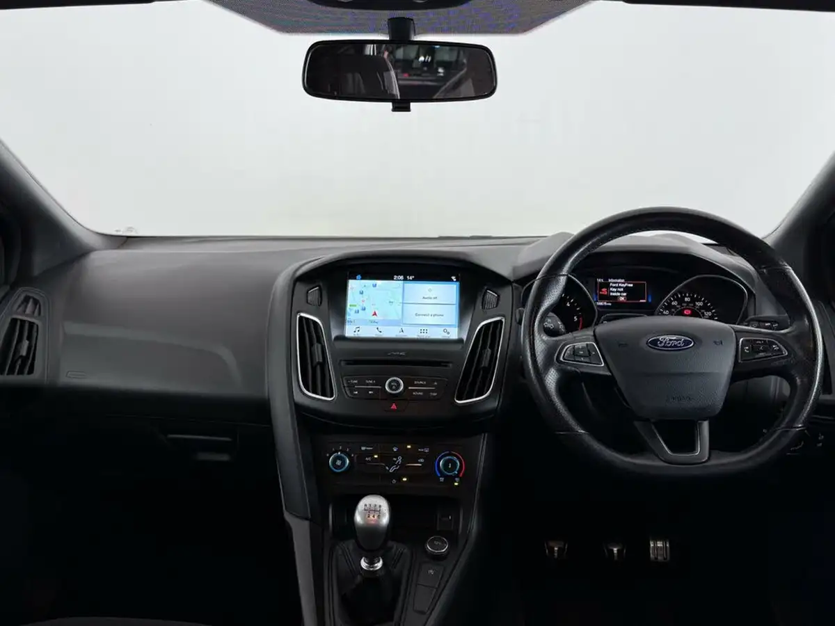 2017-ford-focus-15tdci-st-line-hatchback-big-18