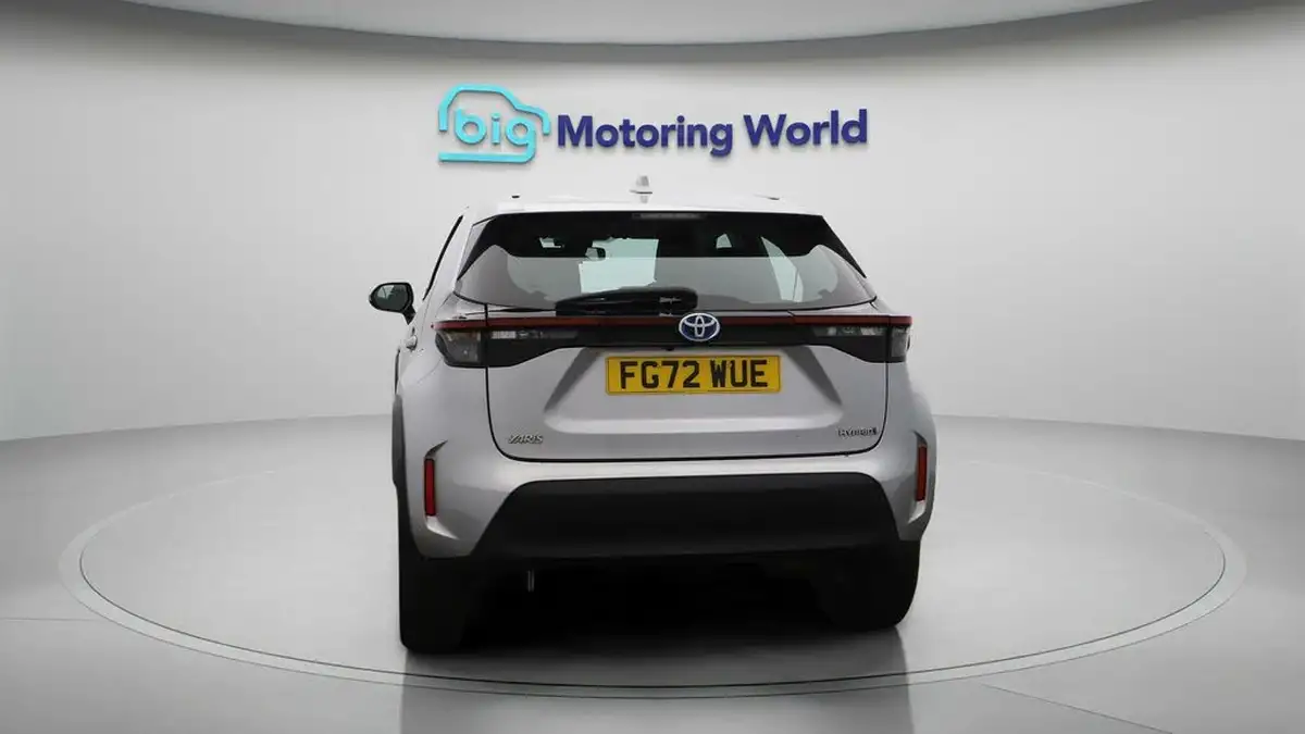 2022-toyota-yaris-cross-15-vvt-i-icon-big-6