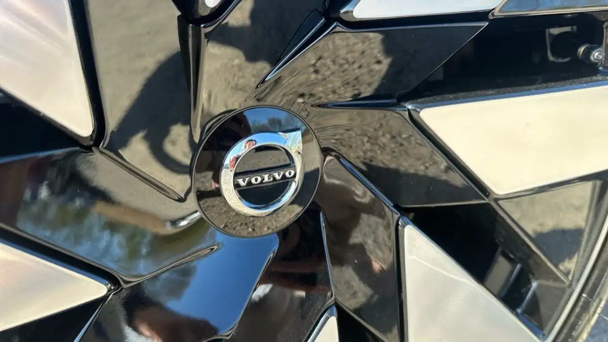 2025-volvo-v90-20-t6-plus-345bhp-dark-big-21