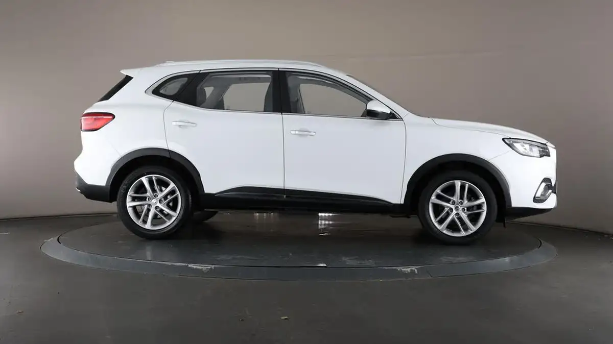 2021-mg-hs-15t-gdi-exclusive-162ps-big-60