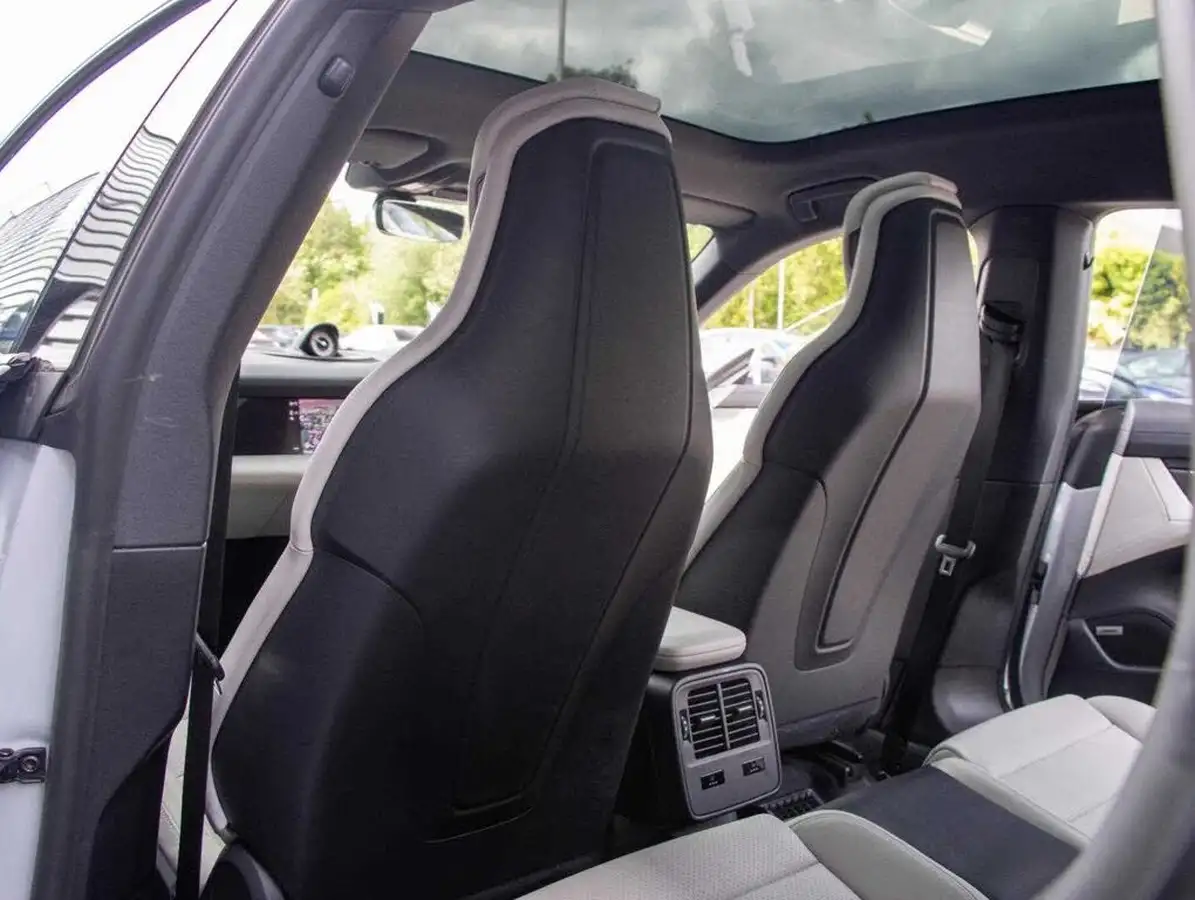 2023-porsche-taycan-e-4s-cross-turismo-big-24