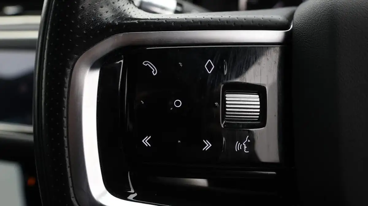 2021-land-rover-range-rover-evoque-15-p300e-r-dynamic-s-big-23