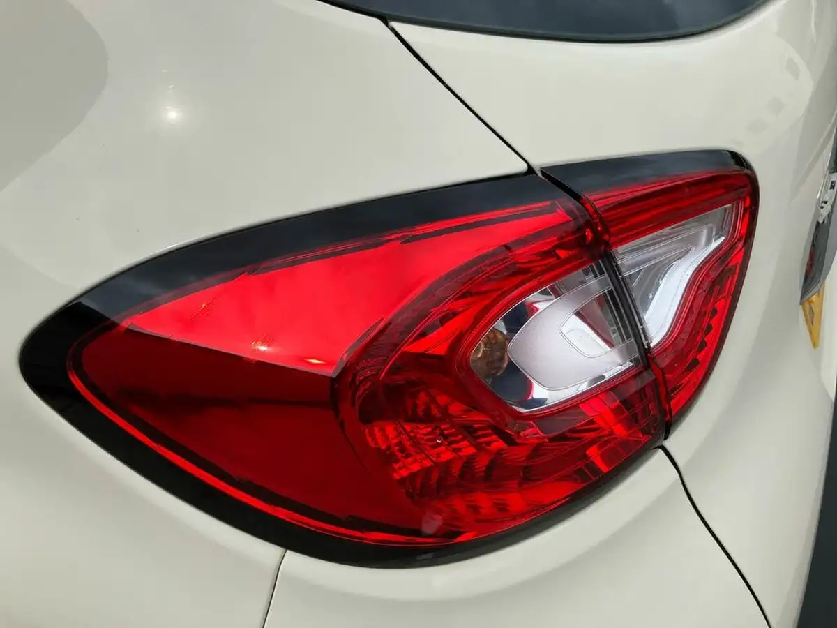 2016-renault-captur-09-dynamique-nav-big-36