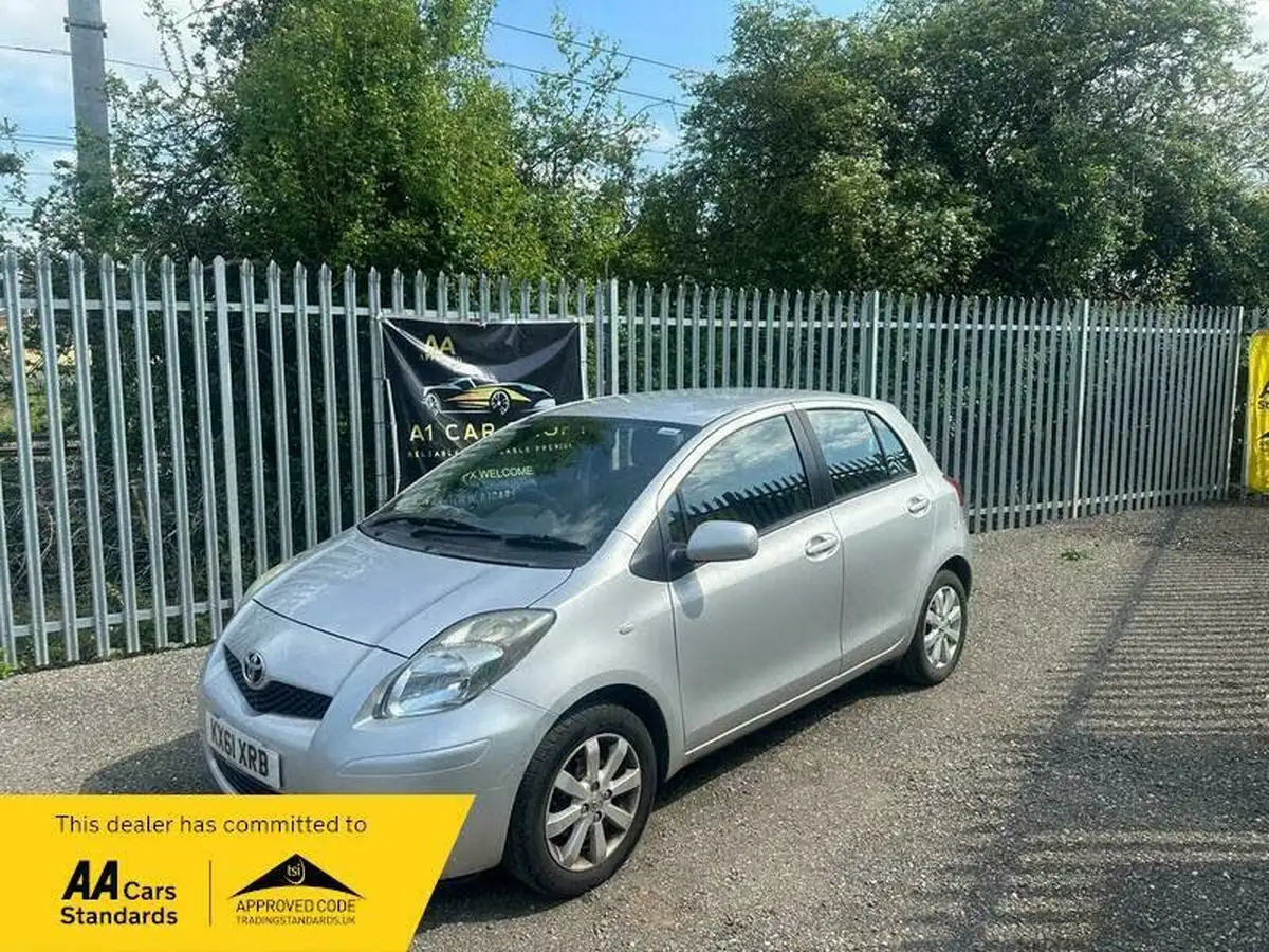 2011-toyota-yaris-133-t-spirit-vvt-i-101bhp-5d-big-3