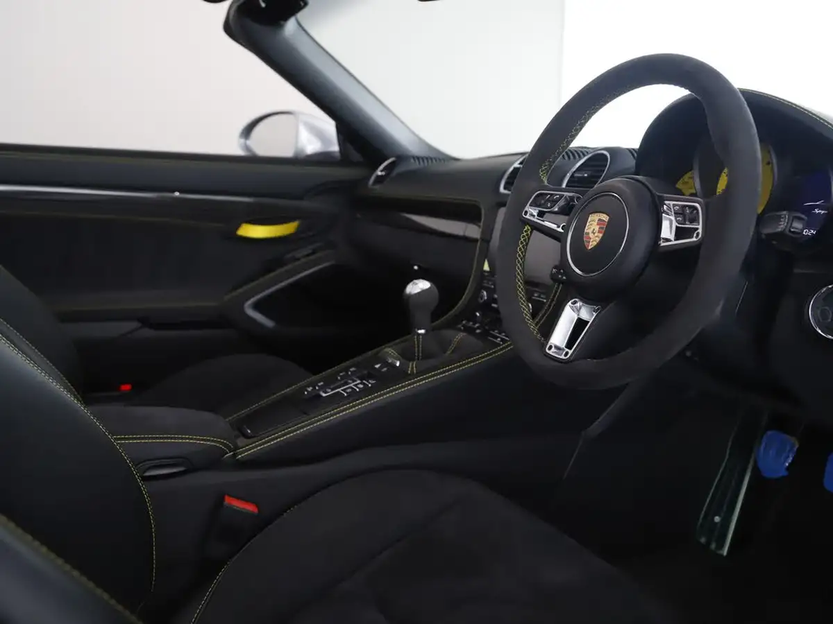 2020-porsche-boxster-718-40-spyder-big-28