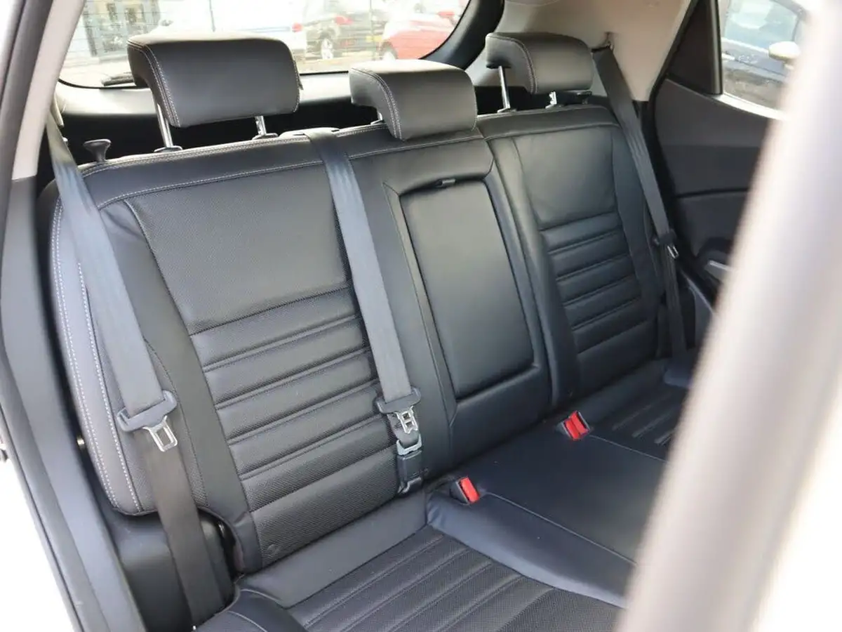 2015-kgm-ssangyong-tivoli-16-elx-big-21